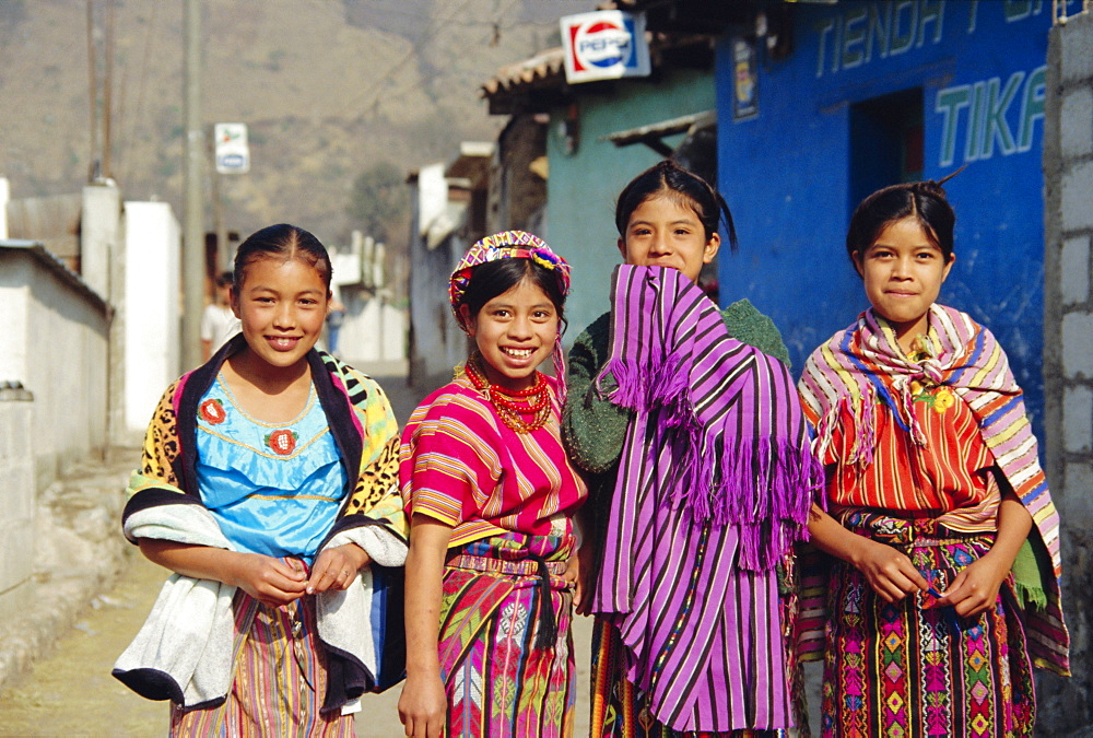 Quiche girls, Zunil, Quatemala, Central America