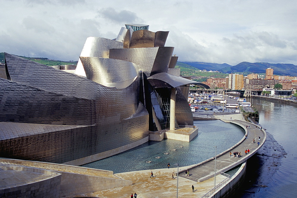 Guggenheim Museum, architect Frank O. Gehry, opened in 1997, building clad in titanium sheets, Bilbao, Spain, Europe