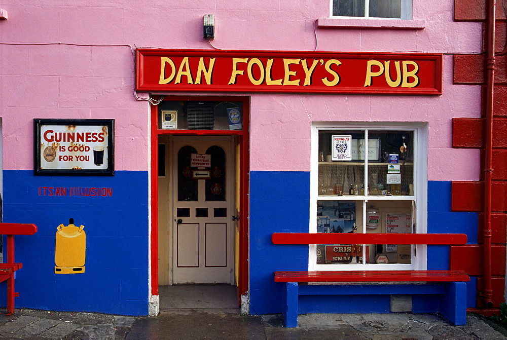 Pub near Dingle, County Kerry, Munster, Eire (Republic of Ireland), Europe