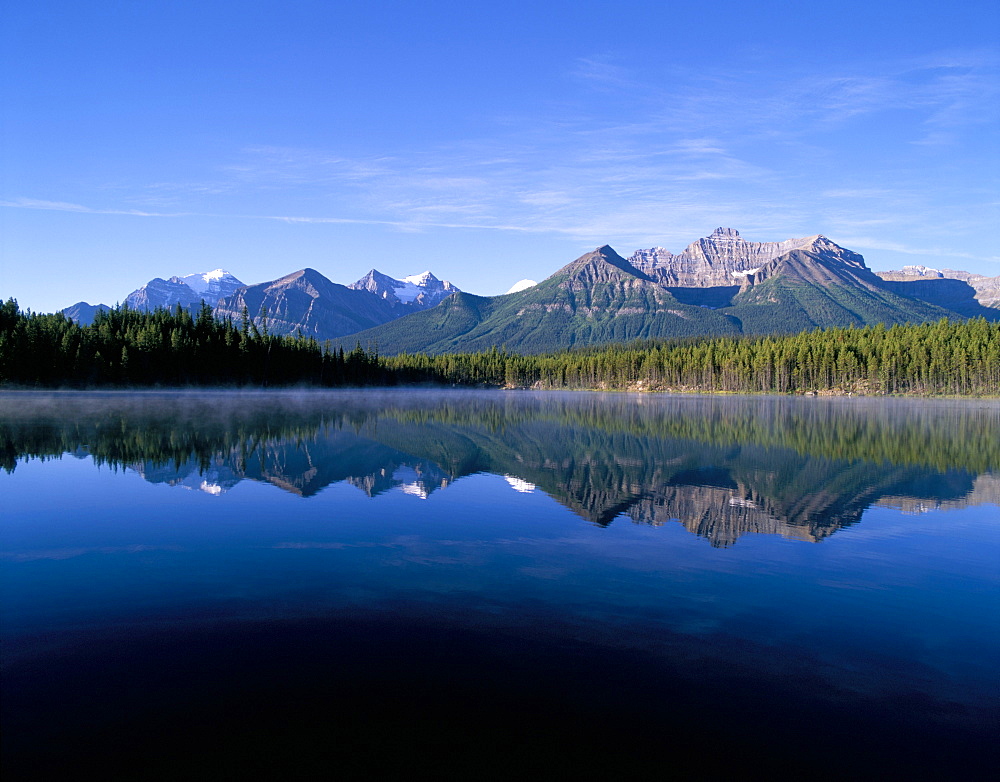 Herbert Lake and Bow Range, Banff National Park, UNESCO World Heritage Site, Rocky Mountains, Alberta, Canada, North America