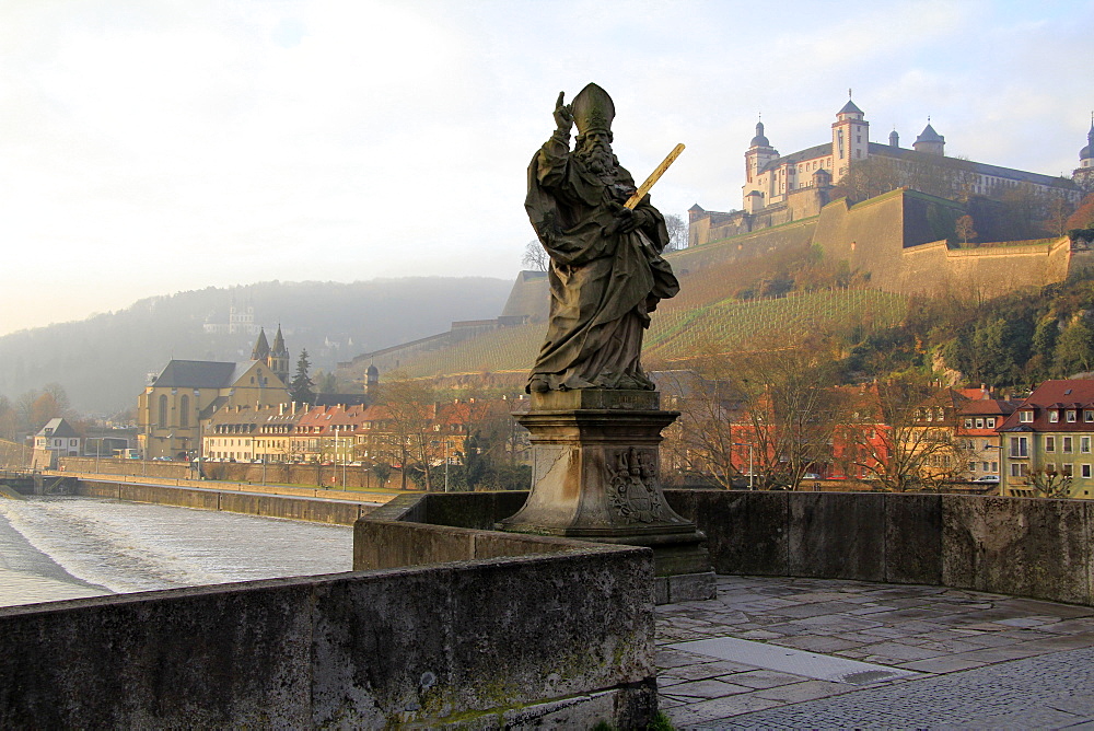 Old Main Bridge over River Main and Fortress Marienberg behind, Wurzburg, Franconia, Bavaria, Germany, Europe