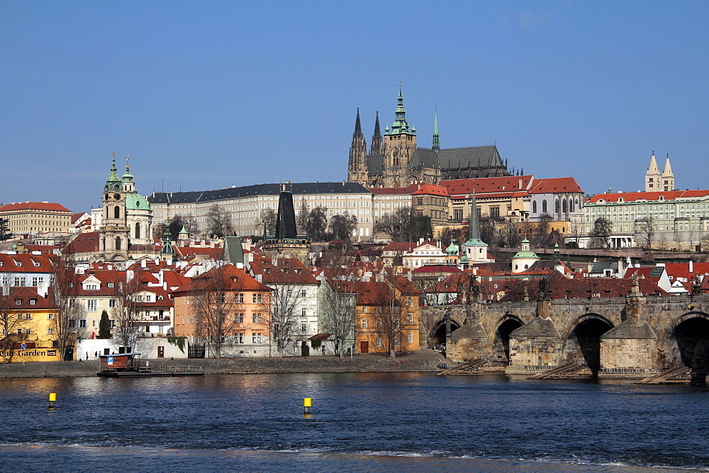 Charles Bridge over the River Vltava, UNESCO World Heritage Site, Prague, Czech Republic, Europe