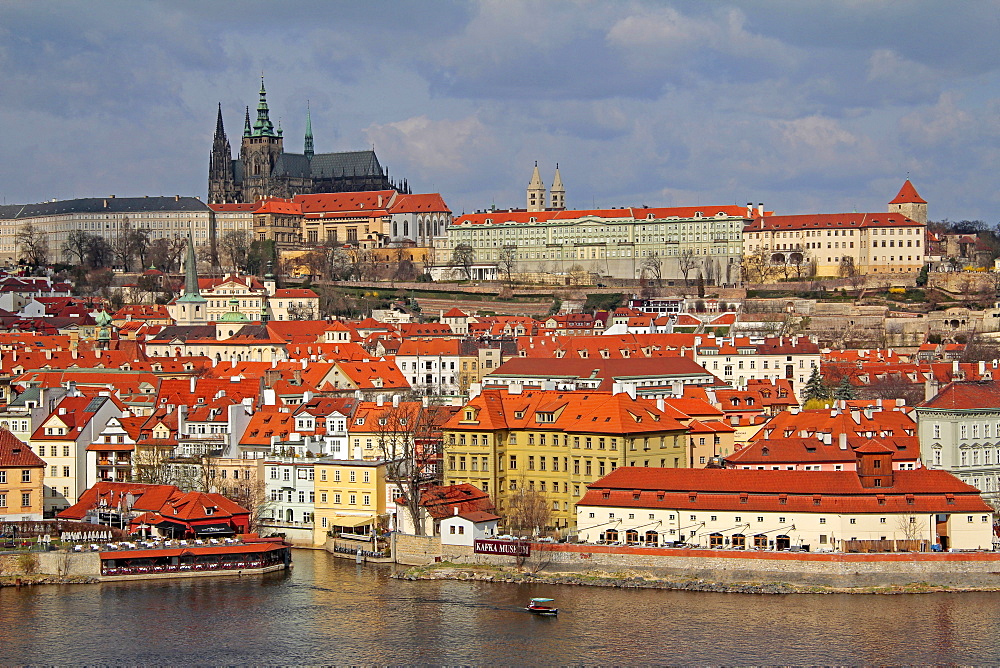 The River Vltava, Lesser Town and Prague Castle, UNESCO World Heritage Site, Prague, Czech Republic, Europe