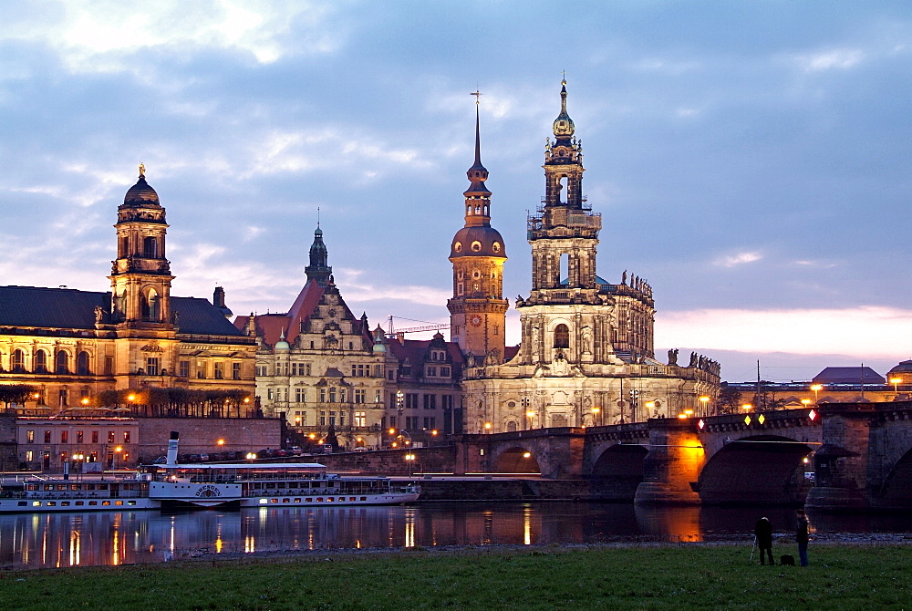 River Elbe, skyline with Bruhlsche Terrasse, Hofkirche and Palace, Dresden, Saxony, Germany, Europe