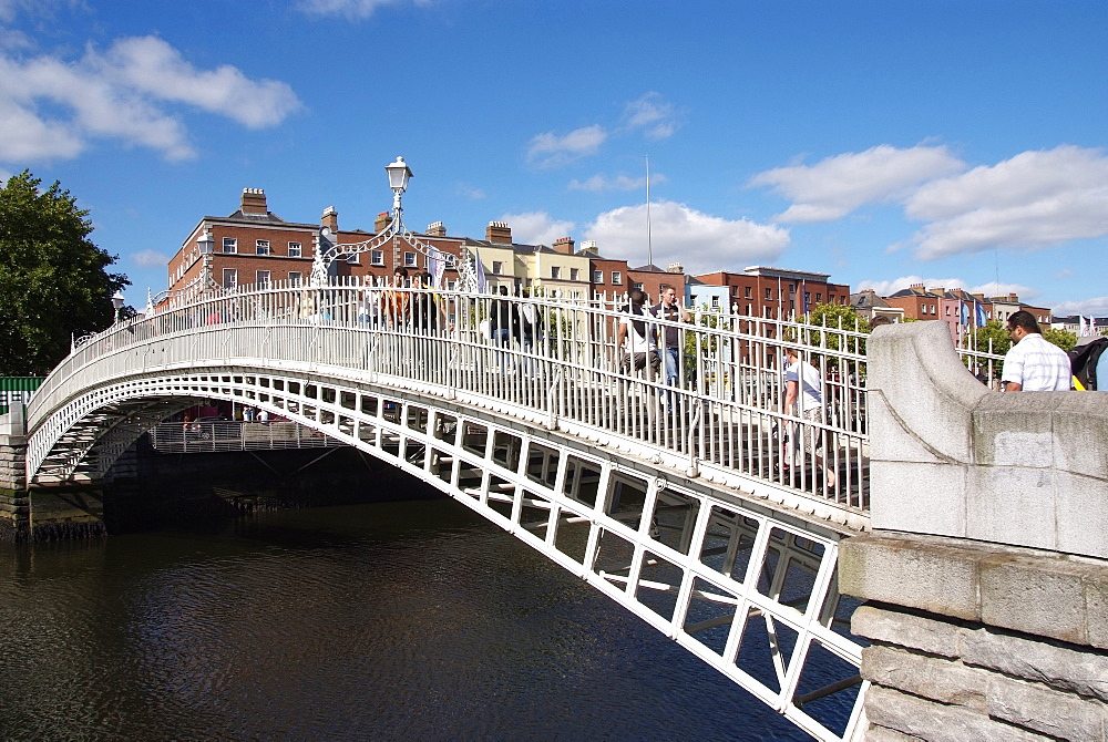 Halfpenny Bridge over River Liffey, Dublin, Republic of Ireland, Europe