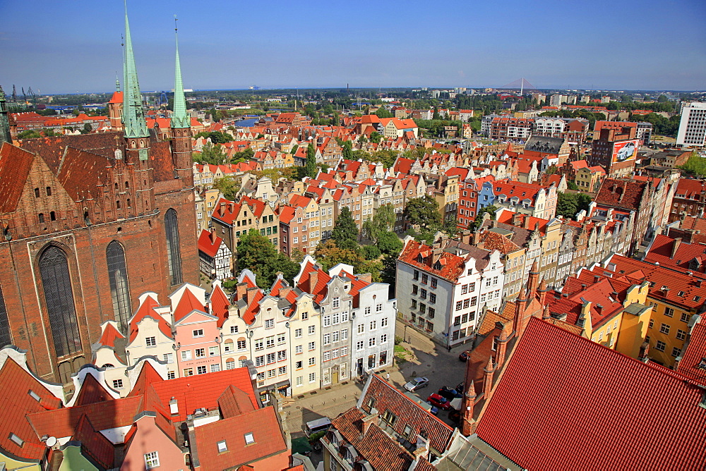 Old Town with Church of St. Mary in Gdansk, Gdansk, Pomerania, Poland, Europe