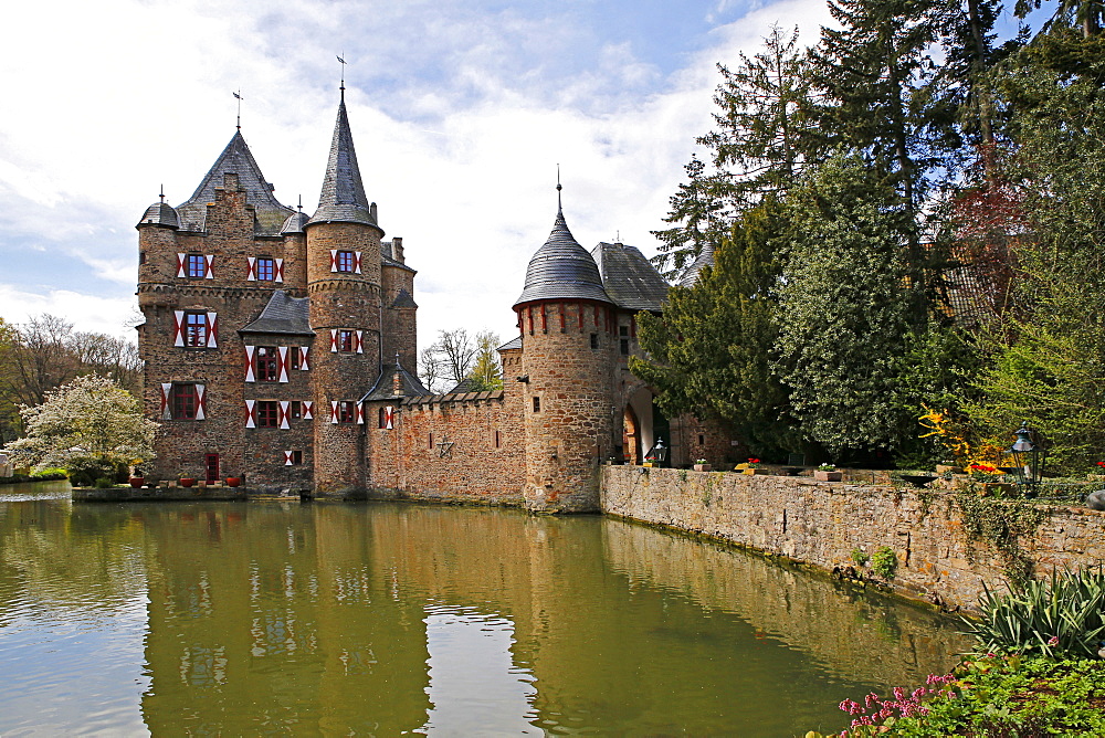 Satzvey Castle near Mechernich, Eifel, North Rhine-Westphalia, Germany, Europe