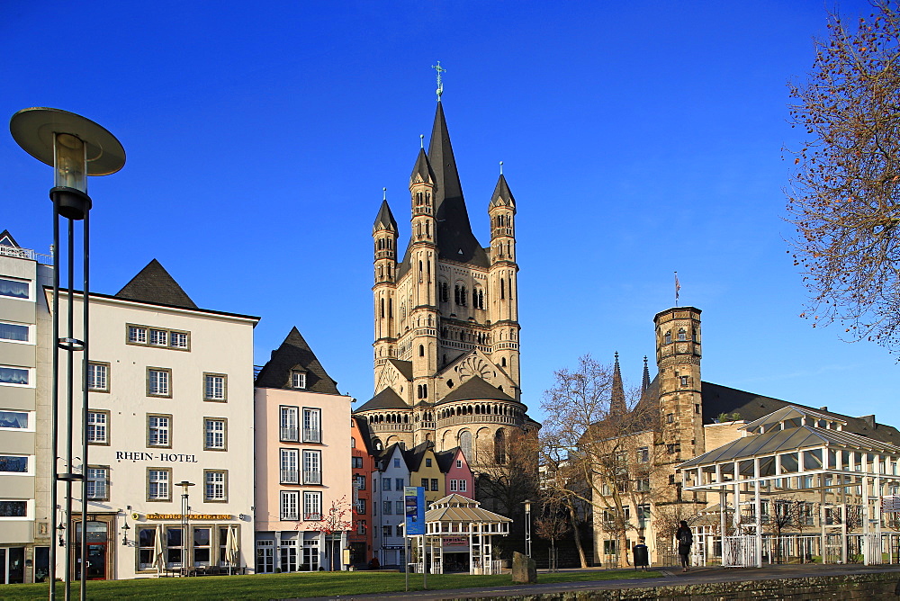 Fischmarkt Square with Church of Gross St. Martin, Cologne, North Rhine-Westphalia, Germany, Europe