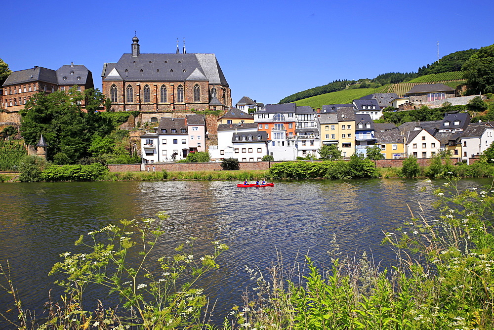 View towards Church of St. Lawrence in Saarburg on River Saar, Rhineland-Palatinate, Germany, Europe