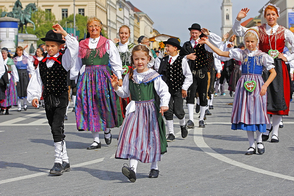 Traditional Costume Parade on occasion of the Oktoberfest, Munich, Upper Bavaria, Bavaria, Germany, Europe