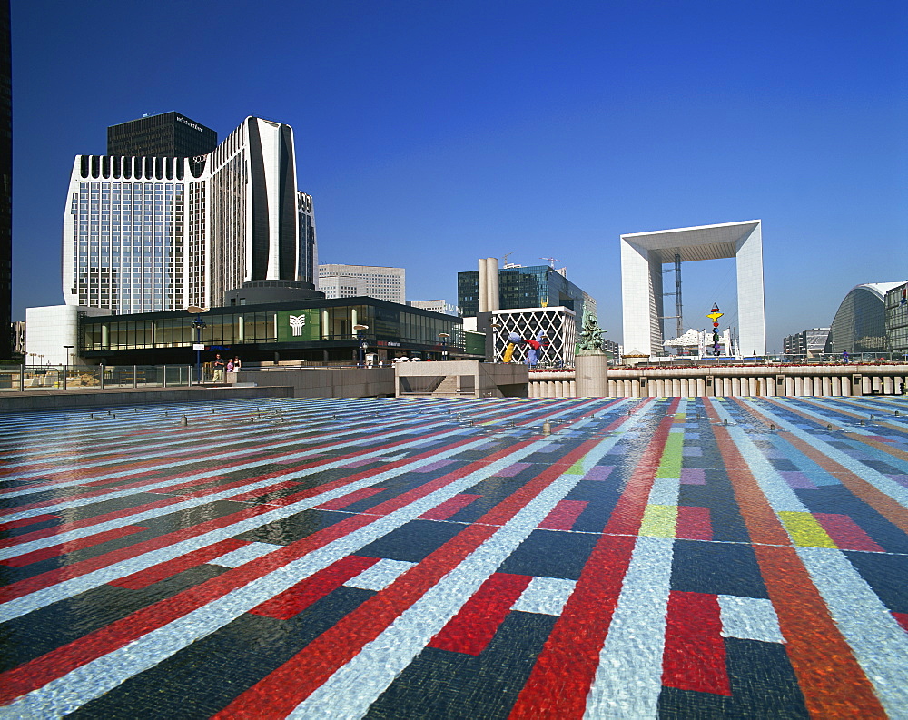 La Grande Arche, seen from across the ornamental lake, La Defense, Paris, France, Europe