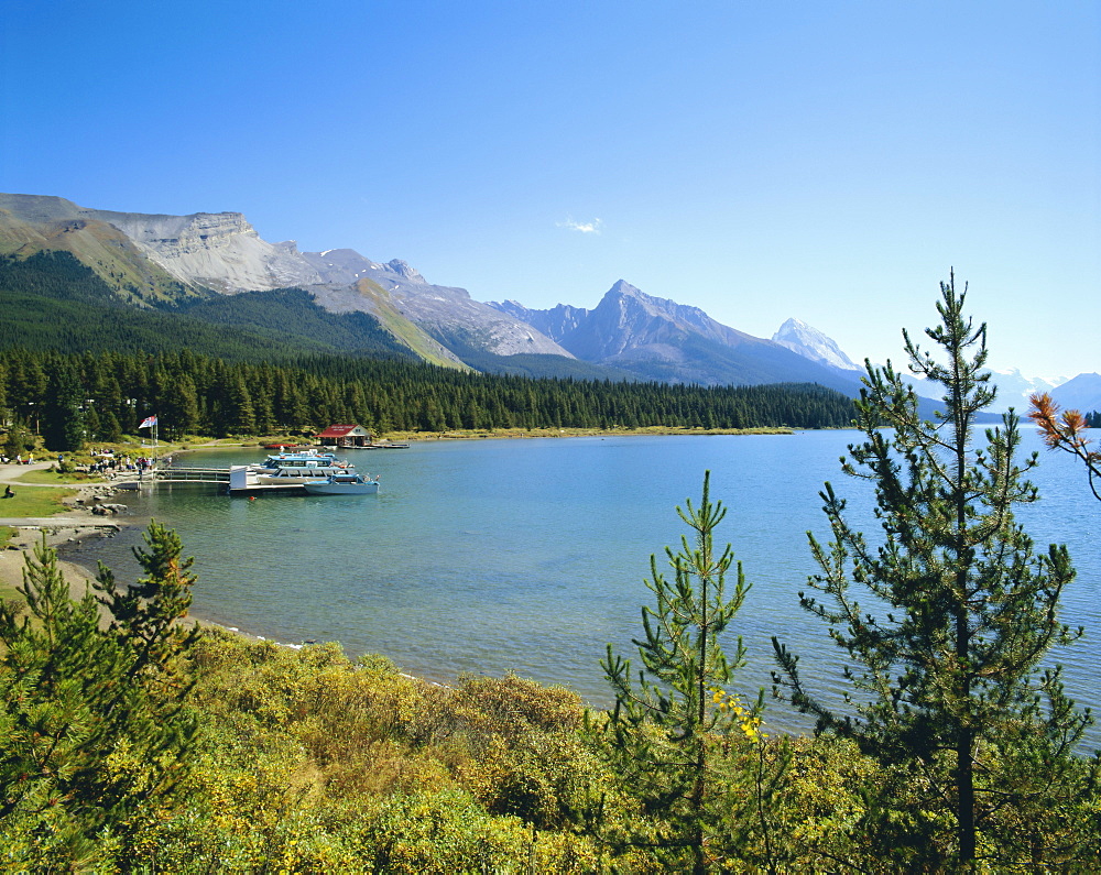 Maligne Lake, Jasper National Park, Rocky Mountains, Alberta, Canada