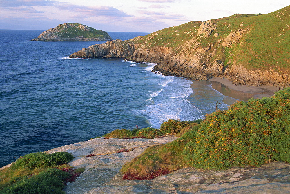 Rocky coastline and inaccessible beach near Punt de Moras on the north coast, Rias Altas in Galicia, Spain, Europe