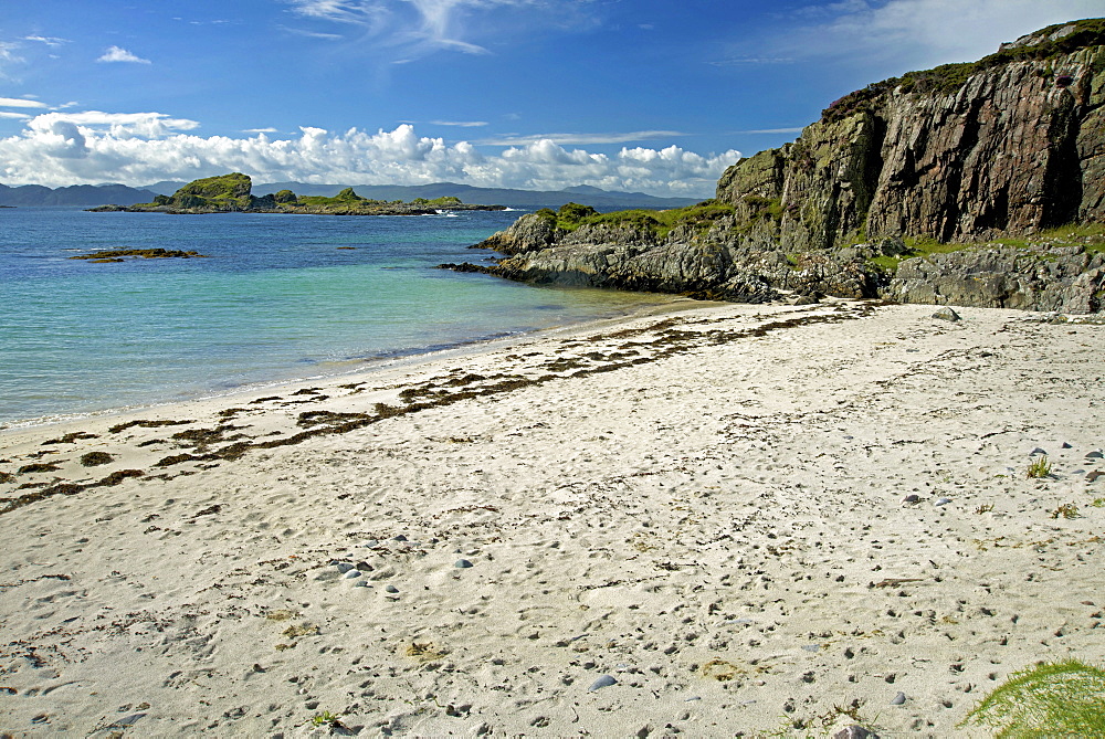 Beach opposite islet of Eilean a Ghaill, on the Rhu Peninsula, south of Arisaig, west coast of the Scottish Highlands, Scotland, United Kingdom, Europe