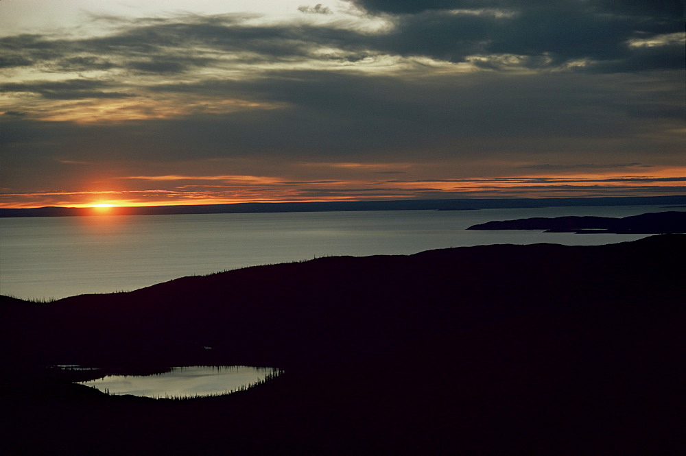 Before midnight near the Arctic Circle, Echo Bay, Great Bear Lake, North West Territories, Canada, North America