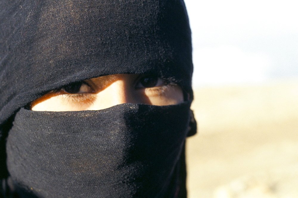 Farmer's daughter aged 12, Shibam, South Yemen, Yemen, Middle East