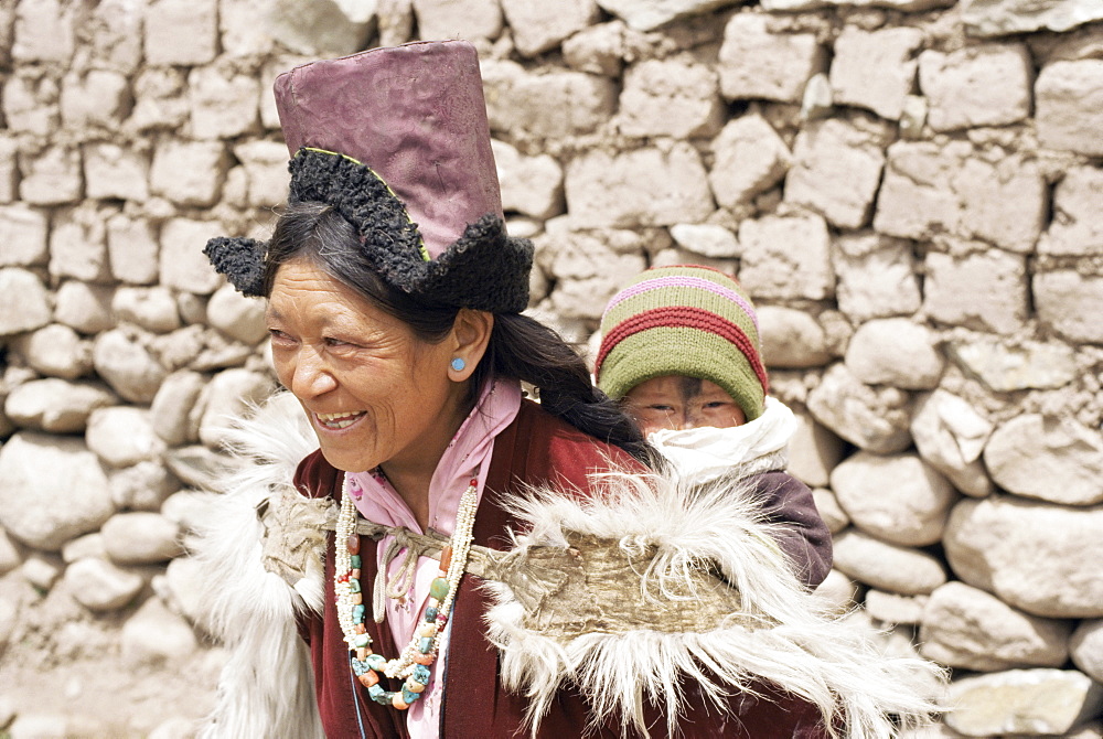 Mother and child, Shey, Ladakh, India, Asia