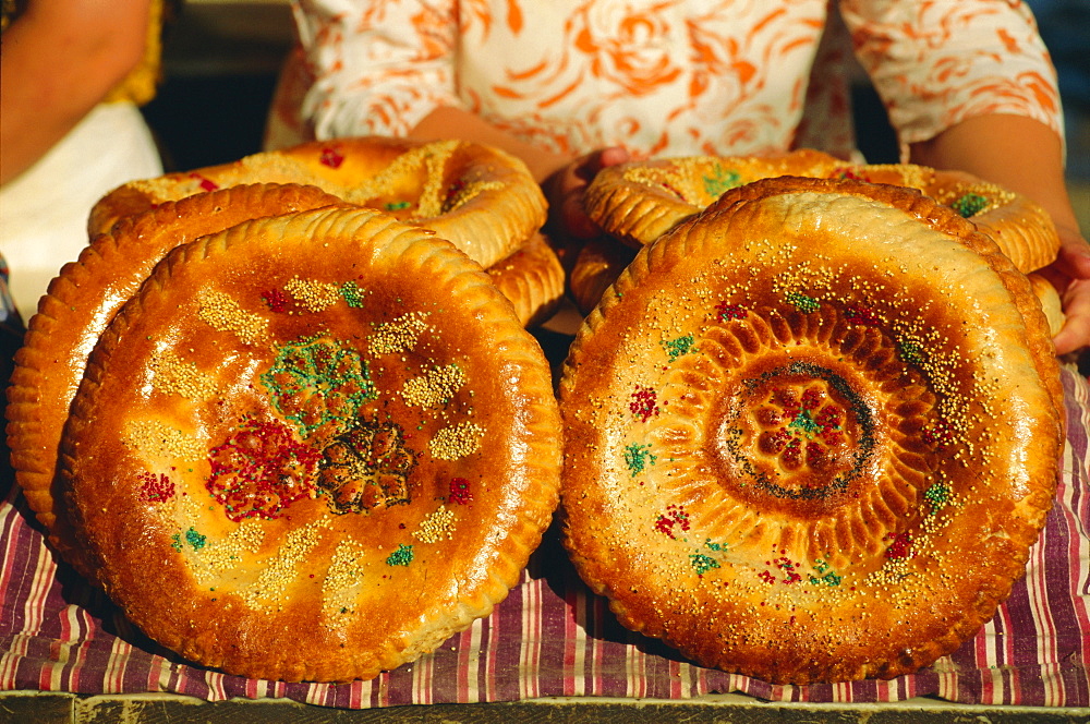 Fresh Uzbek bread, Samarkand, Uzbekistan, Central Asia