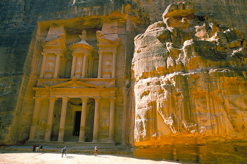 Facade of the Treasury (El Khazneh), Nabatean archaeological site, Petra, UNESCO World Heritage Site, Jordan, Middle East