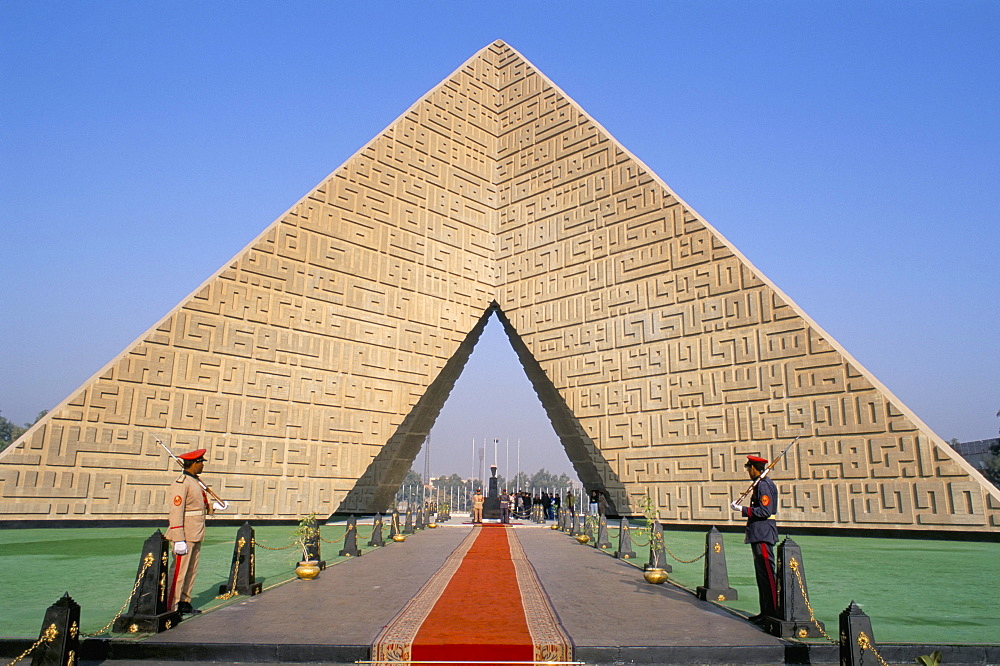 Sadat's tomb and soldiers, northern suburbs, Cairo, Egypt, North Africa, Africa