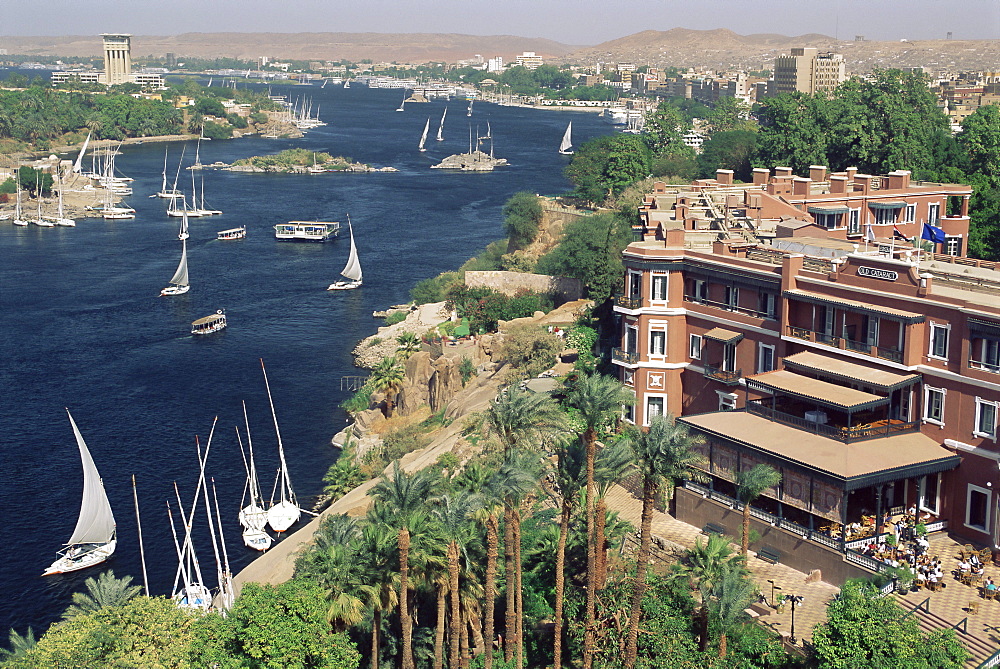 Feluccas on the River Nile and the Old Cataract Hotel, Aswan, Egypt, North Africa, Africa