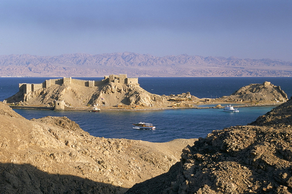 Crusader castle, Pharaoh's Island, near Taba, Sinai, Egypt, North Africa, Africa