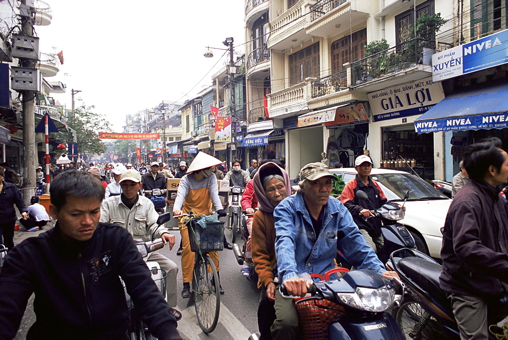 Busy street, Hanoi, Vietnam, Indochina, Southeast Asia, Asia