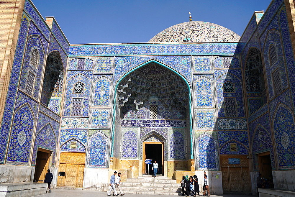 Entrance of Sheikh Lotfollah Mosque, UNESCO World Heritage Site, Isfahan, Iran, Middle East