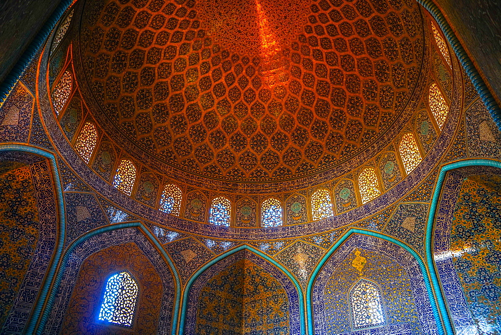 Interior of the dome of Sheikh Lotfollah Mosque, Isfahan, Iran, Middle East