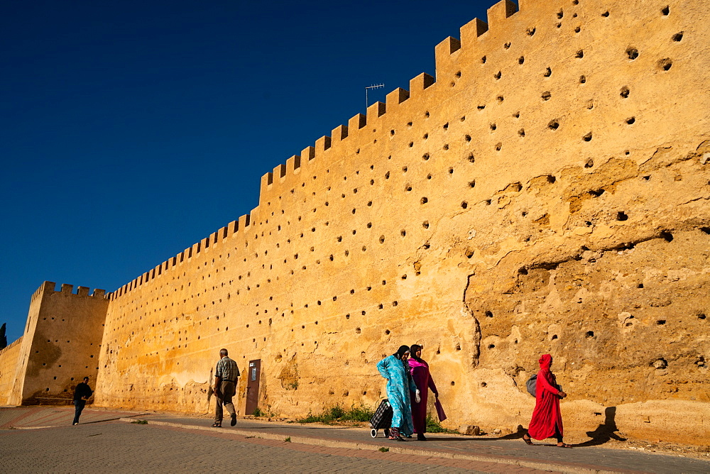 Women in traditional dress walking alongside the walls of the Kasbah Cherada in Fez Medina, UNESCO World Heritage Site, Morocco, North Africa, Africa