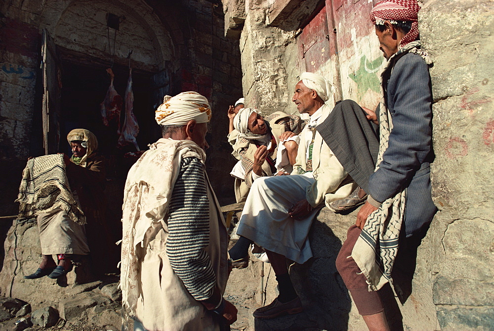 Men gossiping in the souk, Jibla, Yemen, Middle East