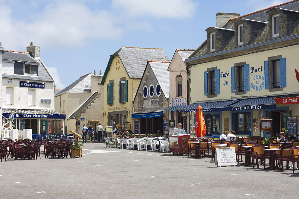 The pretty peninsula village of Ile Tudy near Loctudy, Southern Finistere, Brittany, France, Europe