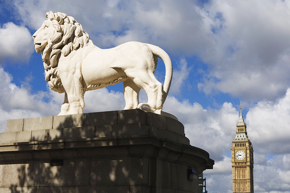 The Westminster Bridge Lion and Big Ben, Westminster, London, England, United Kingdom, Europe