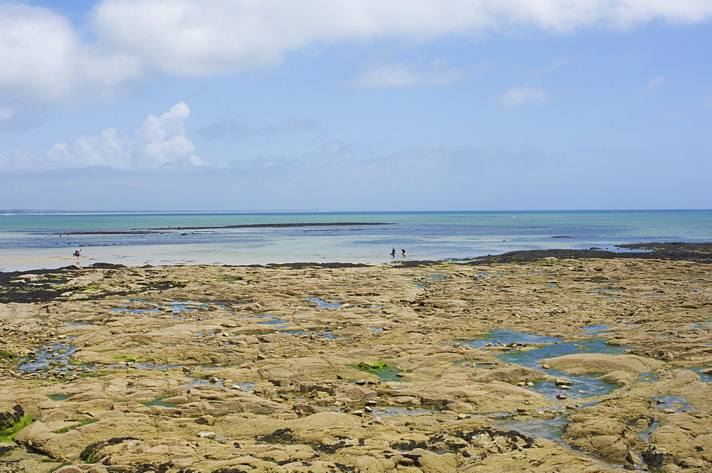 The coast and beach at Ile Tudy, near Loctudy, Southern Finistere, Brittany, France, Europe