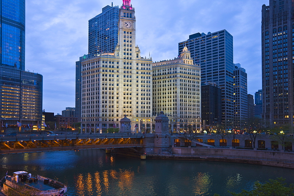 The Wrigley Building, center, North Michigan Avenue and Chicago River, Chicago, Illinois, United States of America, North America