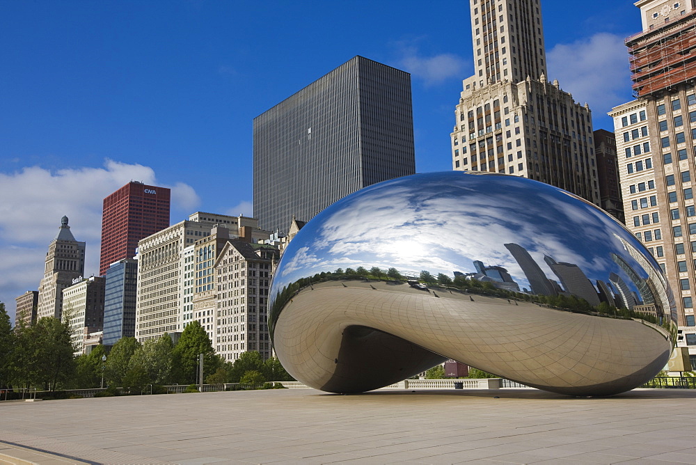 Cloud Gate sculpture in Millennium Park, Chicago, Illinois, United States of America, North America