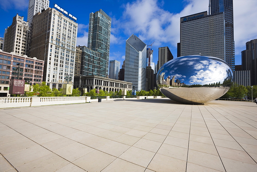 Cloud Gate sculpture in Millennium Park, Chicago, Illinois, United States of America, North America