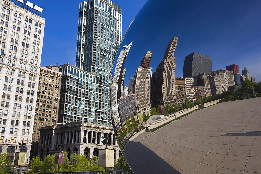 Cloud Gate sculpture by Anish Kapoor, Millennium Park, Chicago, Illinois, United States of America, North America