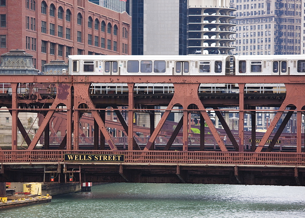 An El train on the Elevated train system crossing Wells Street Bridge, Chicago, Illinois, United States of America, North America