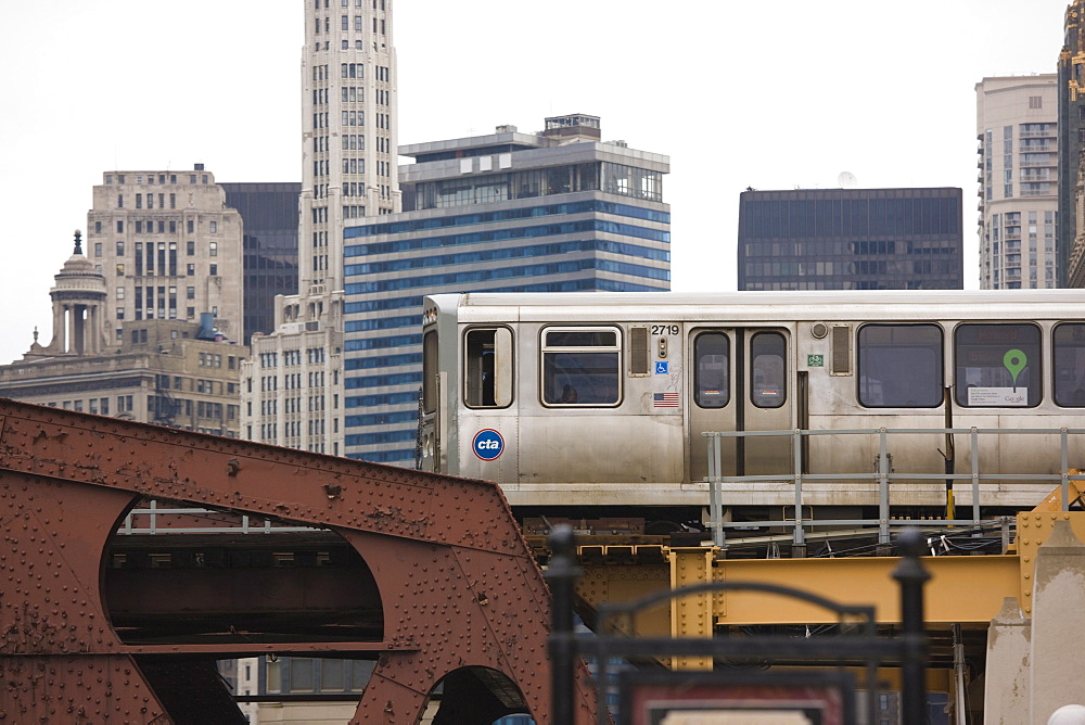 El train on the elevated train system, The Loop, Chicago, Illinois, United States of America, North America