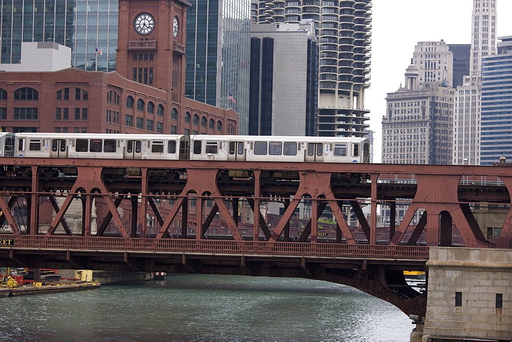 An El train on the elevated train system crossing Wells Street Bridge, Chicago, Illinois, United States of America, North America