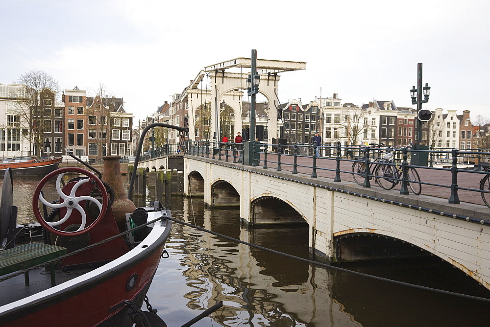 Magere Bridge, (Skinny Bridge), Amstel River, Amsterdam, Netherlands, Europe