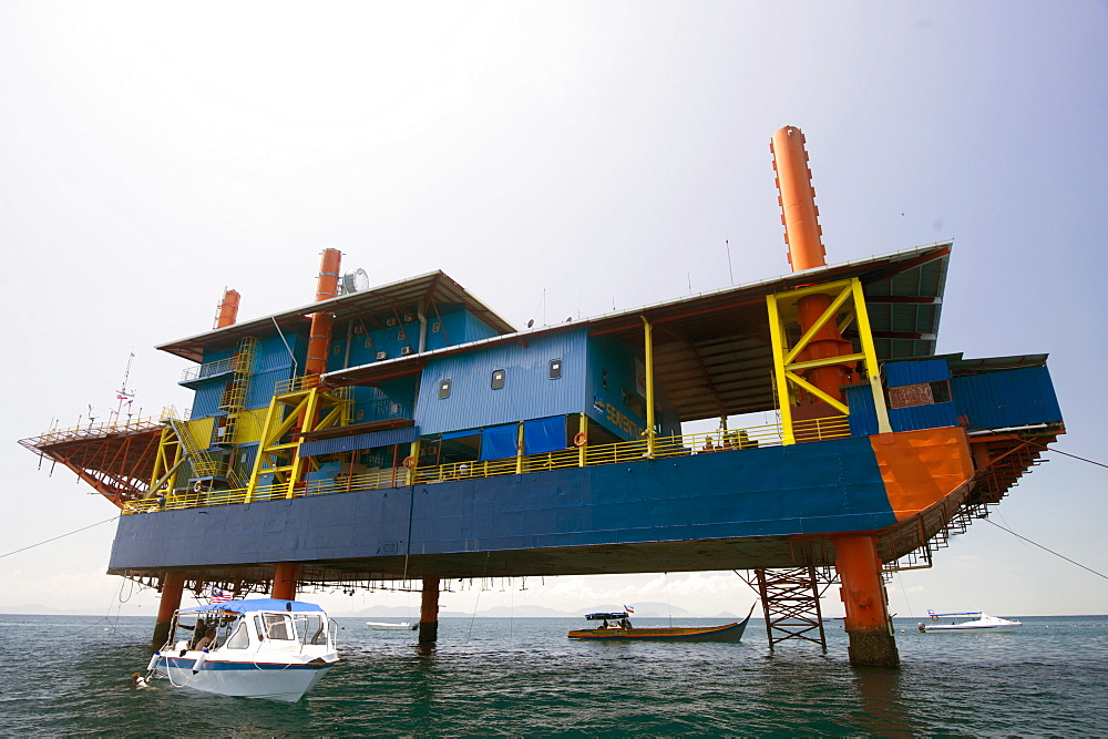 Seaventures recycled oil rig hotel, Mabul Island in the Celebes Sea, eastern Sabah, Borneo, Malaysia, Southeast Asia, Asia