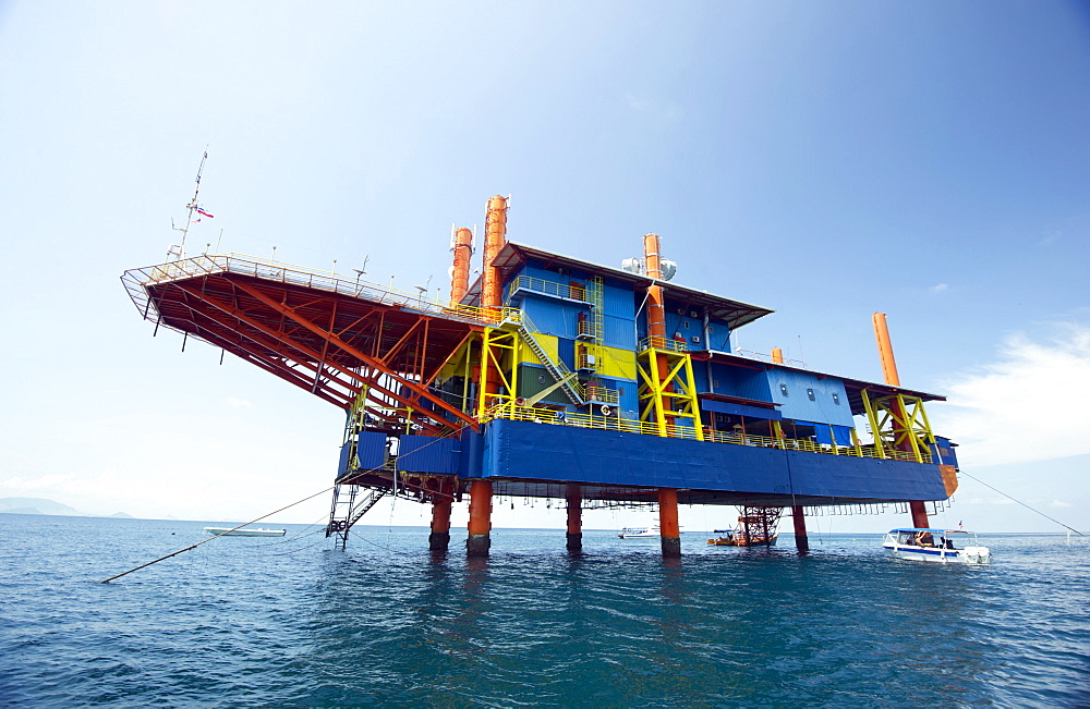 Seaventures recycled oil rig hotel, Mabul Island in the Celebes Sea, eastern Sabah, Borneo, Malaysia, Southeast Asia, Asia