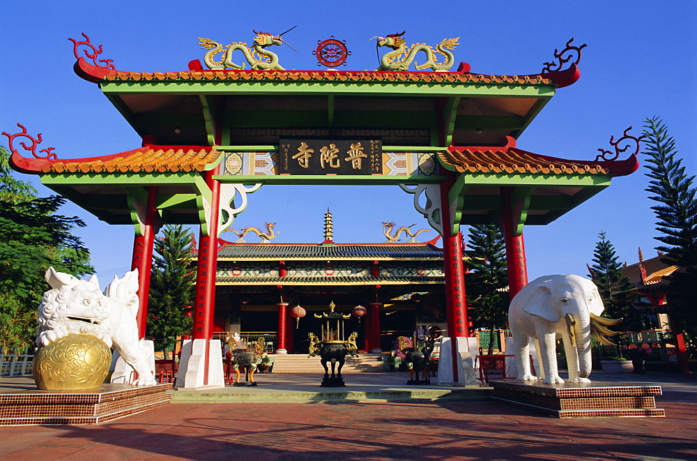 The main Chinese temple in Kota Kinabalu, Sabah, island of Borneo, Malaysia, Asia