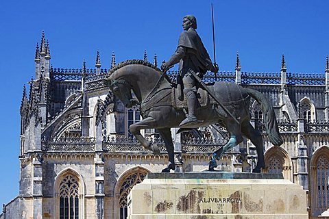 Statue of Nuno Alvares Pereira, Santa Maria da Vitoria Monastery, UNESCO World Heritage Site, Batalha, Portugal, Europe