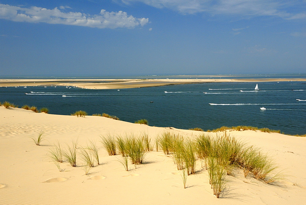 Sand banks, motor and sailing boats, Bay of Arcachon, Cote d'Argent, Gironde, Aquitaine, France, Europe