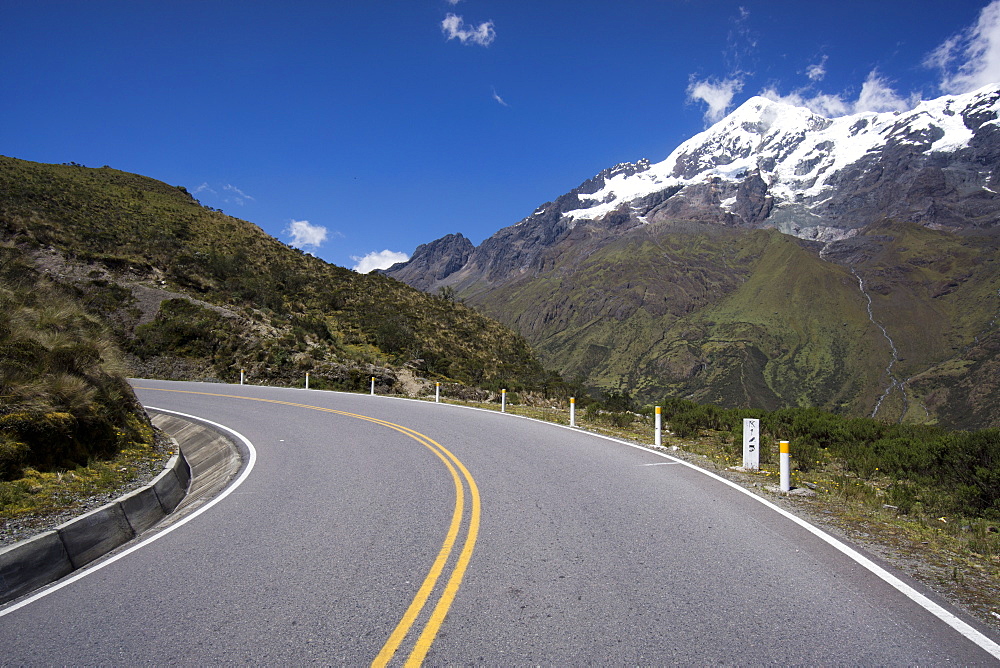 Malaga Pass, 4316 meters high, Mountain Veronica in the background, Andes mountains, Peru, South America 