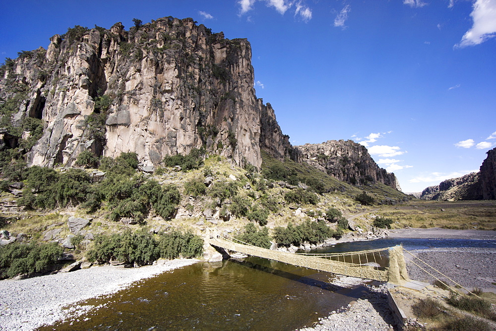 Rope bridge, Quatro Canyones and the Apurimac River, in the Andes, Peru, South America