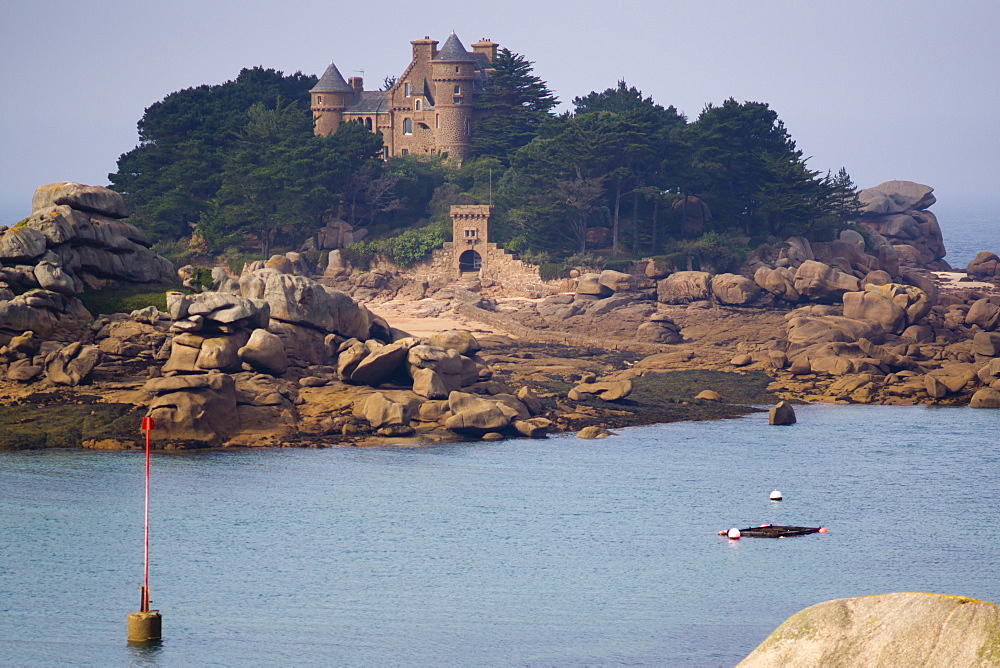 Chateau Costaeres, Ploumanach, Cote de Granit Rose, Brittany, France, Europe